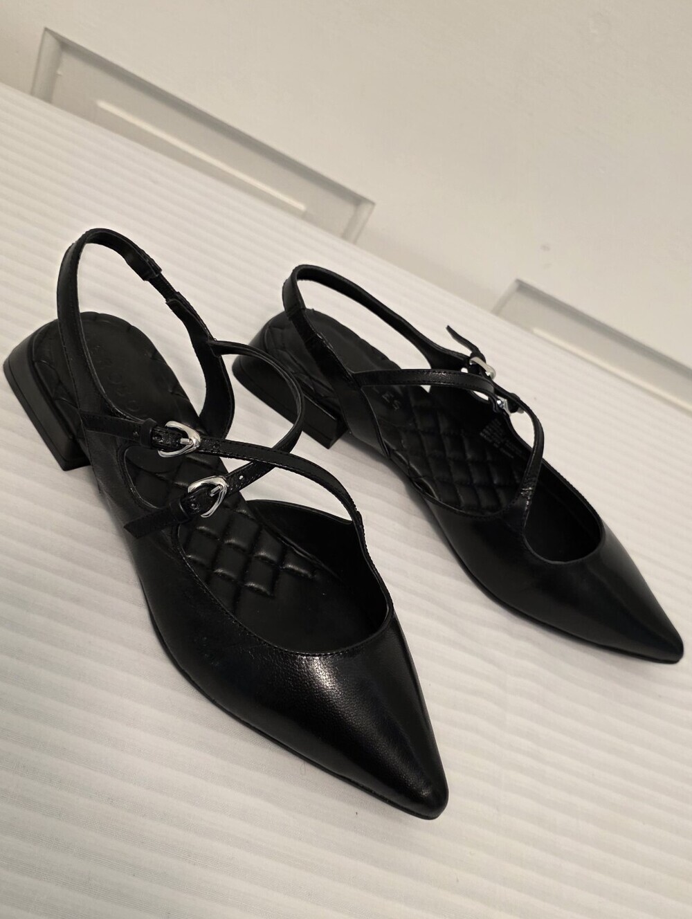 AEROSOLES Napoli Black Leather Pointed Slingback Flats with Buckle Detail Size 8